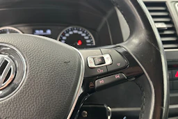 valkoinen Volkswagen Transporter 2019 kuva 13.
