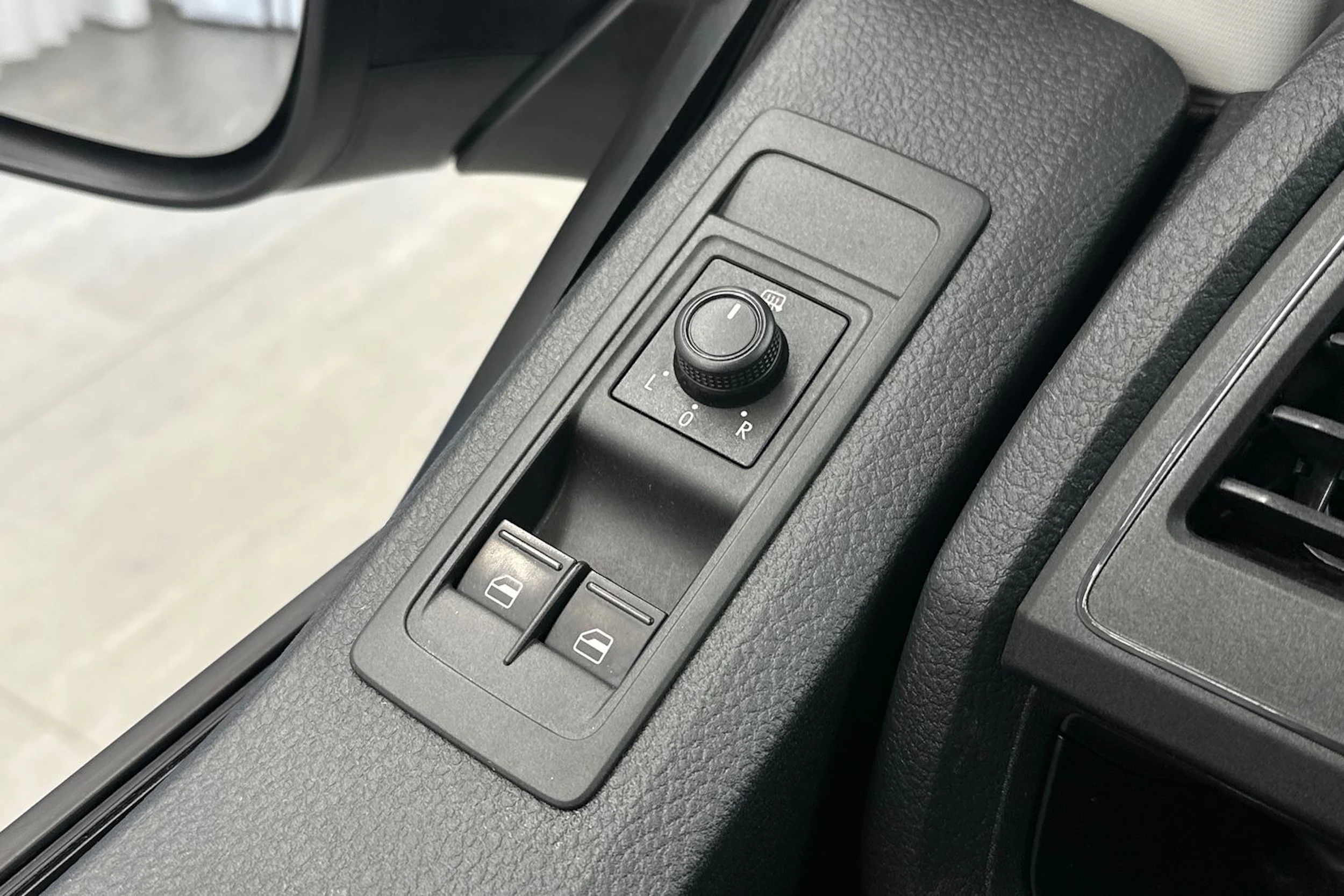 valkoinen Volkswagen Transporter 2019 kuva 15.