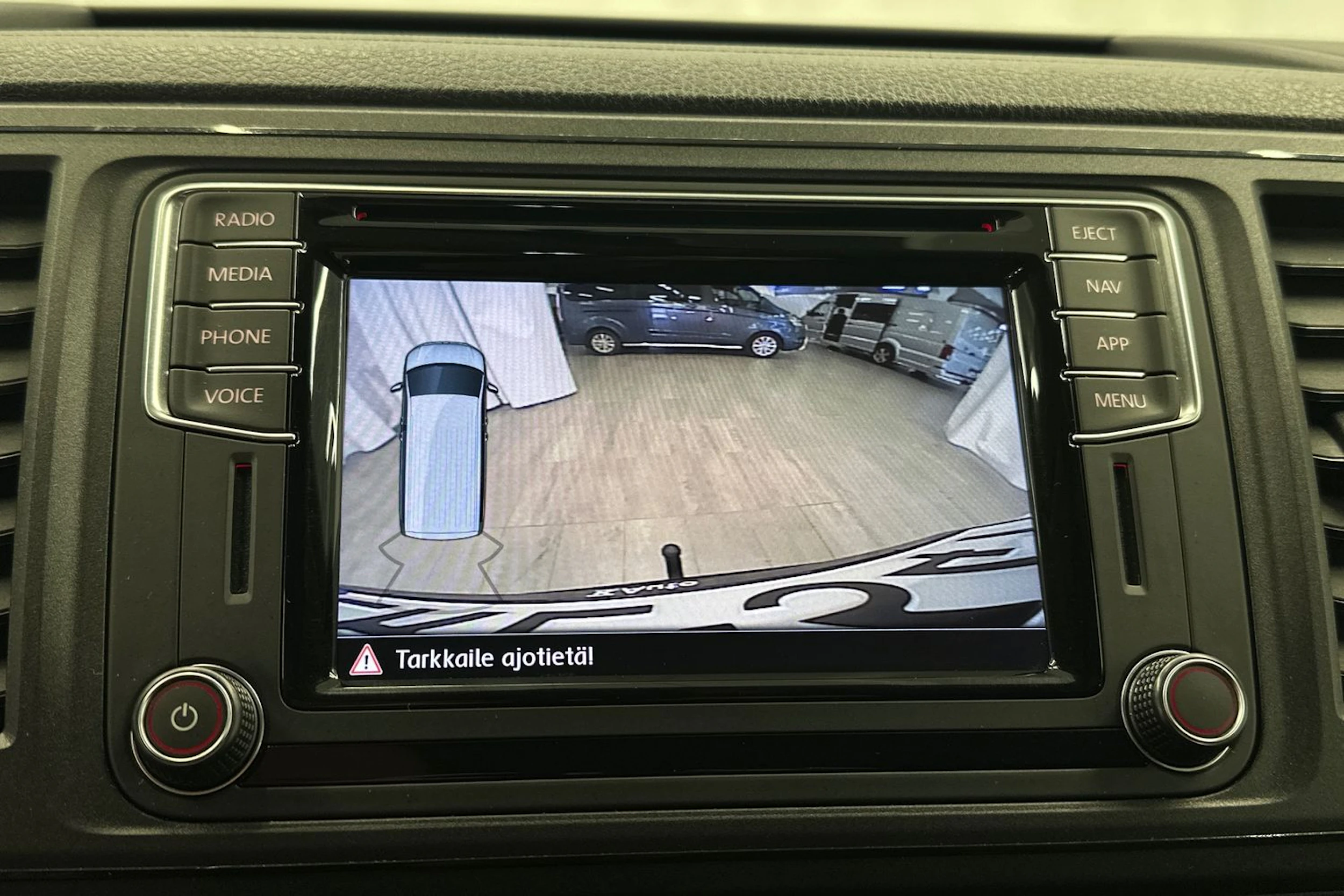 valkoinen Volkswagen Transporter 2019 kuva 18.