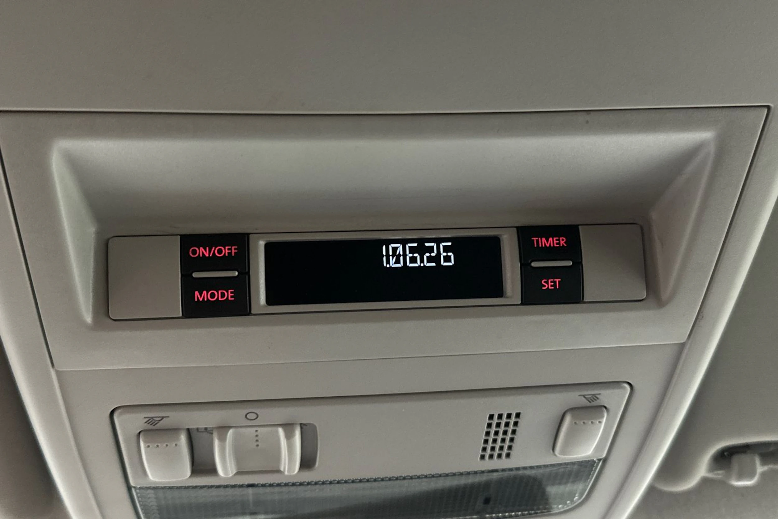 valkoinen Volkswagen Transporter 2019 kuva 19.