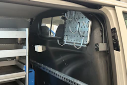 valkoinen Volkswagen Transporter 2019 kuva 21.