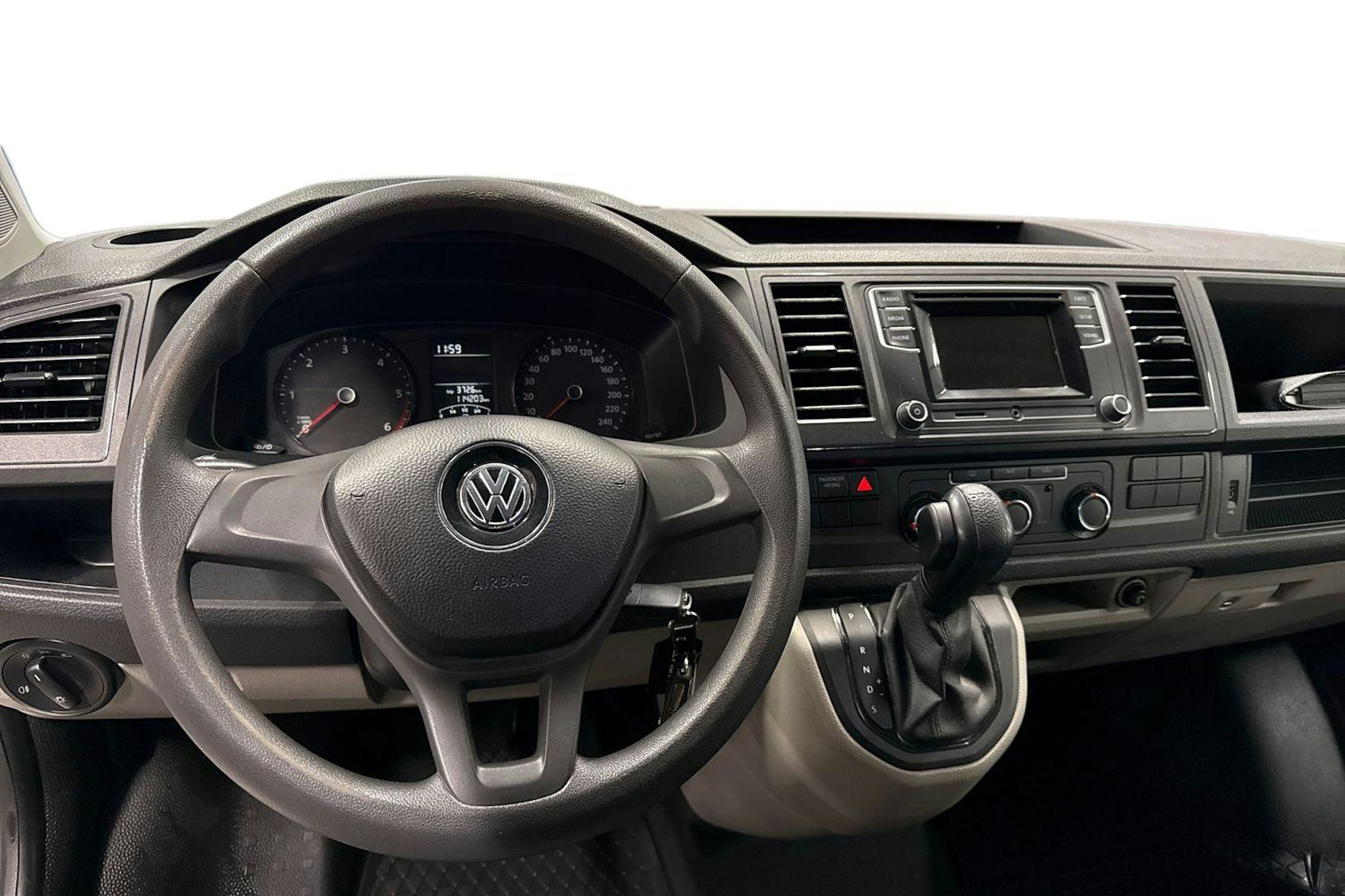 Valkoinen Volkswagen Transporter 2019 kuva 9.