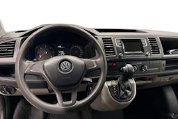 Valkoinen Volkswagen Transporter 2019 kuva 9.