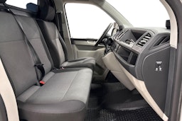 Valkoinen Volkswagen Transporter 2019 kuva 10.