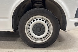 Valkoinen Volkswagen Transporter 2019 kuva 11.