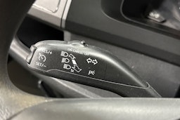 Valkoinen Volkswagen Transporter 2019 kuva 16.
