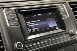 Valkoinen Volkswagen Transporter 2019 kuva 19.