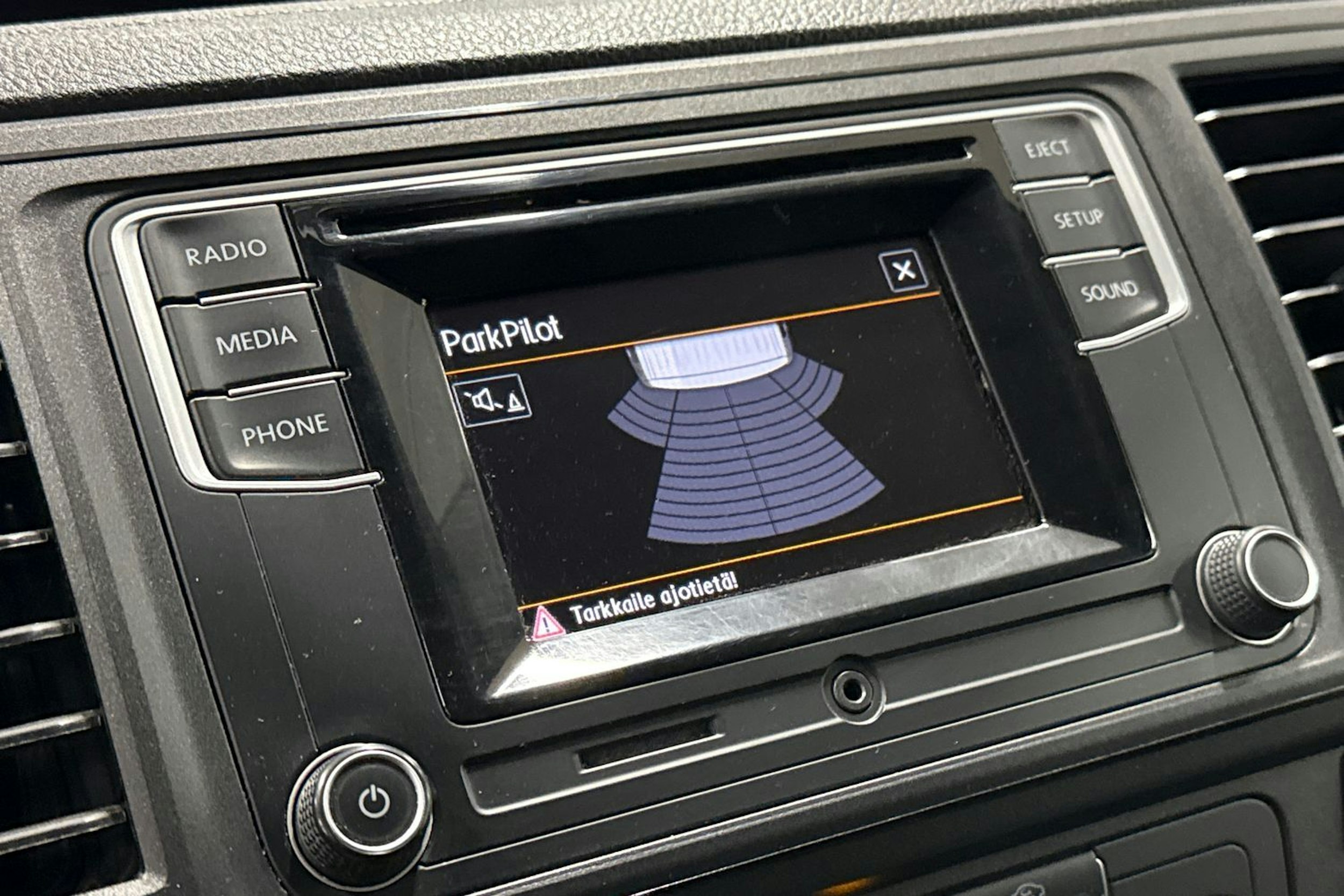 Valkoinen Volkswagen Transporter 2019 kuva 20.