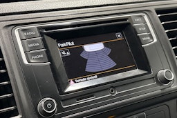 Valkoinen Volkswagen Transporter 2019 kuva 20.