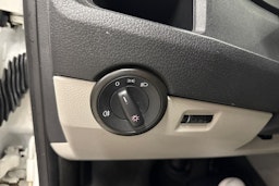 Valkoinen Volkswagen Transporter 2019 kuva 21.