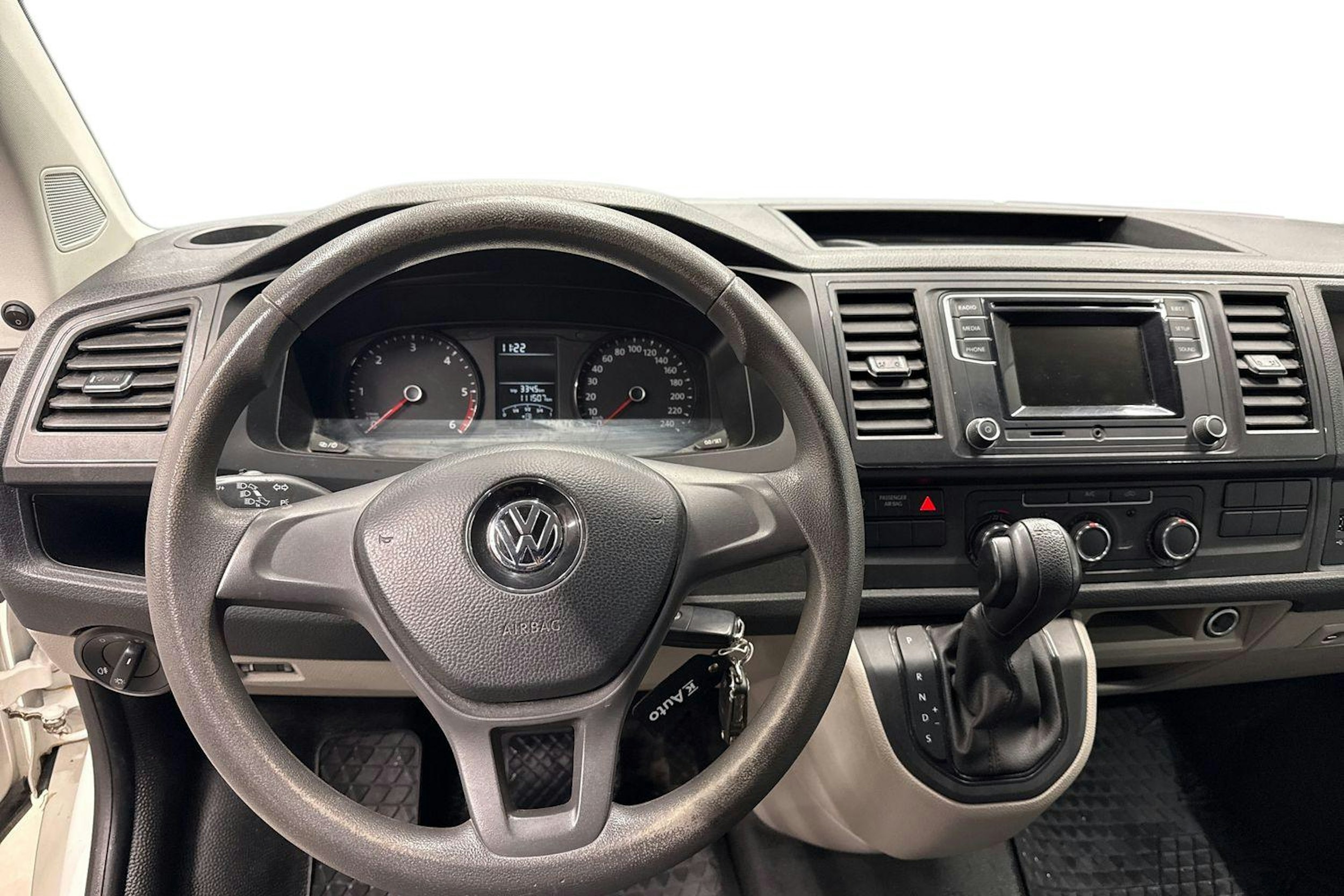 valkoinen Volkswagen Transporter 2019 kuva 9.