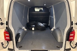 valkoinen Volkswagen Transporter 2019 kuva 15.