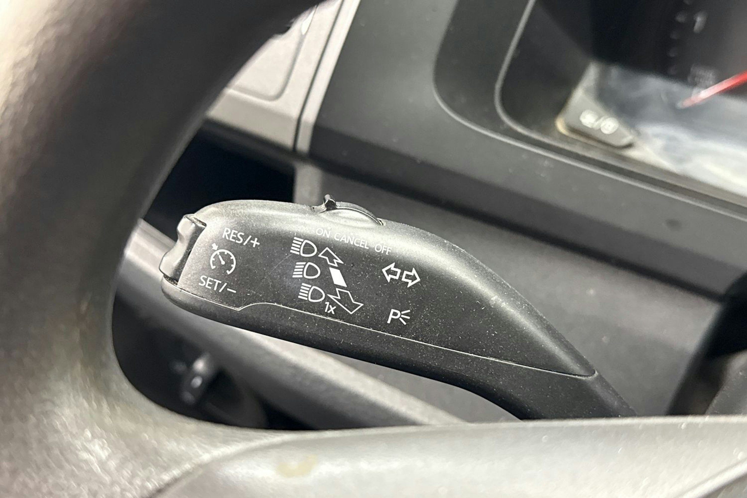 valkoinen Volkswagen Transporter 2019 kuva 16.