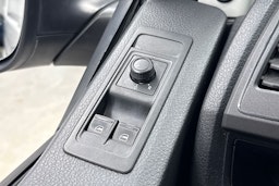 valkoinen Volkswagen Transporter 2019 kuva 17.