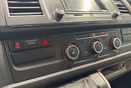 valkoinen Volkswagen Transporter 2019 kuva 18.