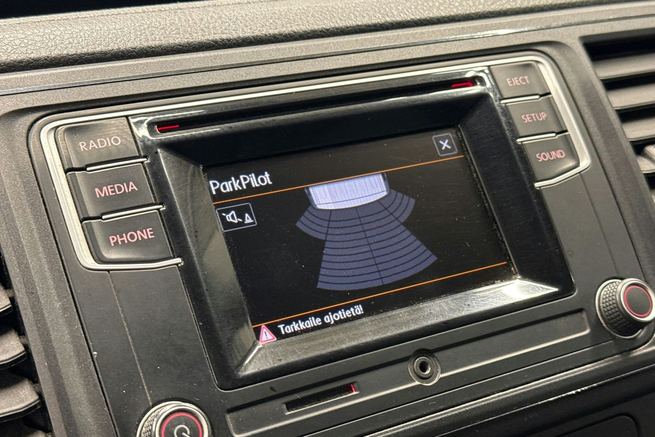 valkoinen Volkswagen Transporter 2019 kuva 19.