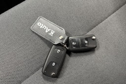 valkoinen Volkswagen Transporter 2019 kuva 21.