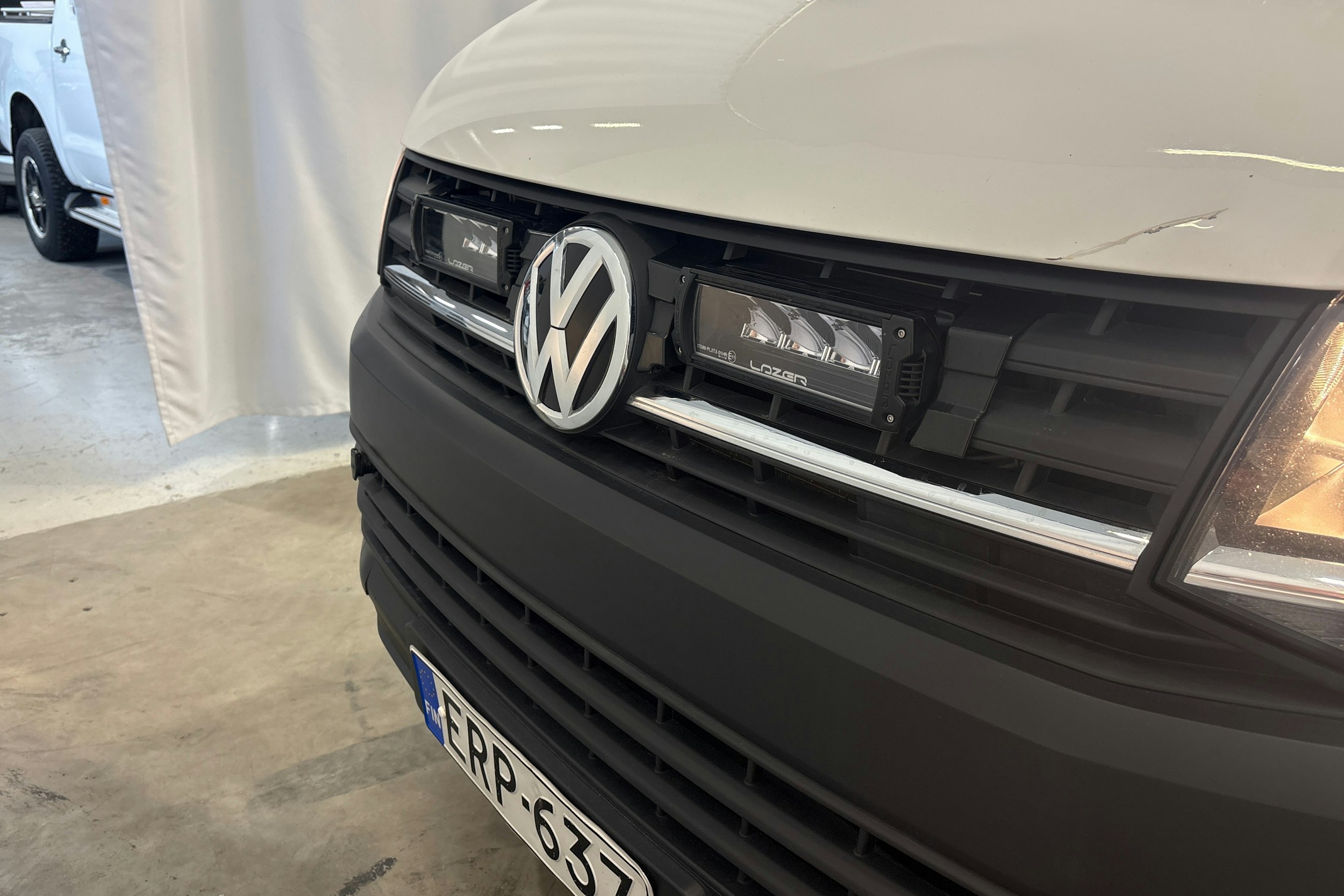 valkoinen Volkswagen Transporter 2019 kuva 25.