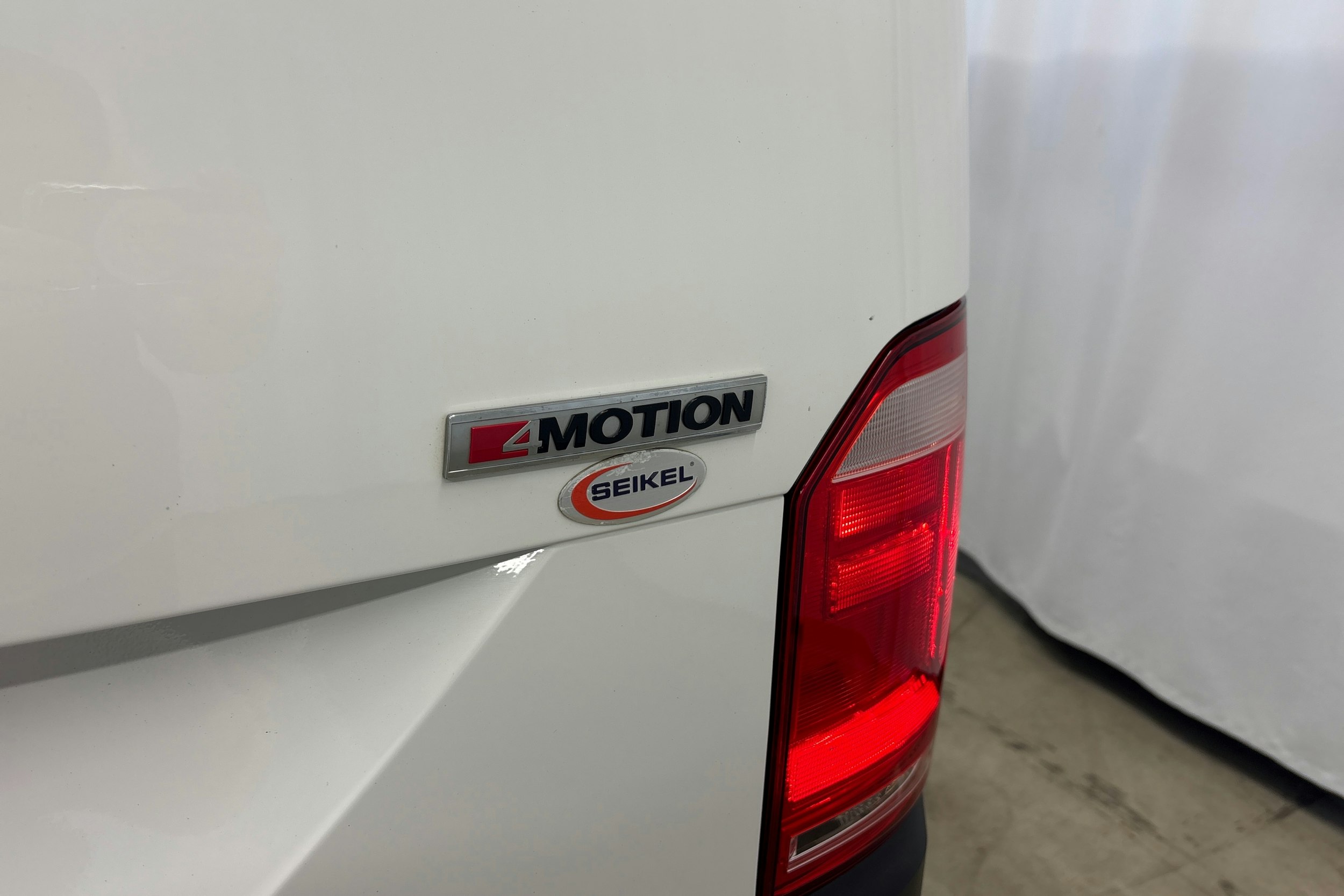 valkoinen Volkswagen Transporter 2019 kuva 26.