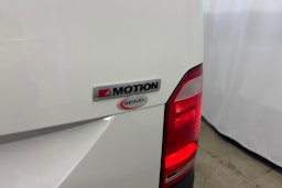 valkoinen Volkswagen Transporter 2019 kuva 26.