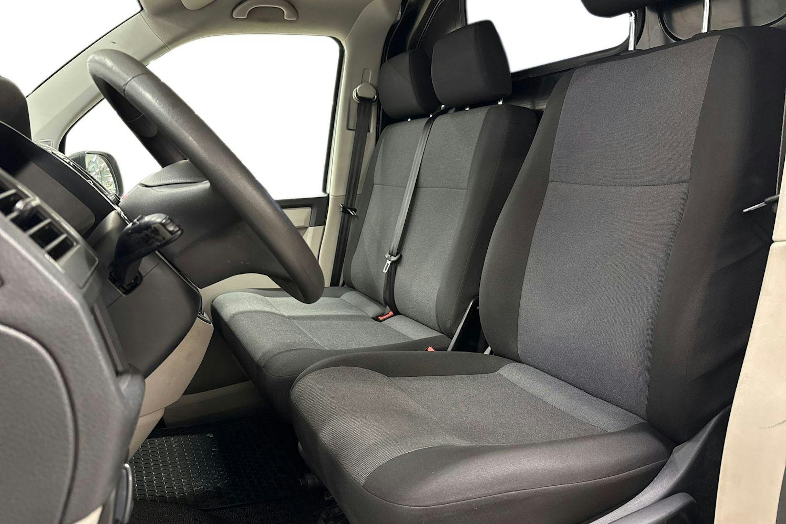 valkoinen Volkswagen Transporter 2019 kuva 7.