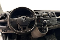 valkoinen Volkswagen Transporter 2019 kuva 9.