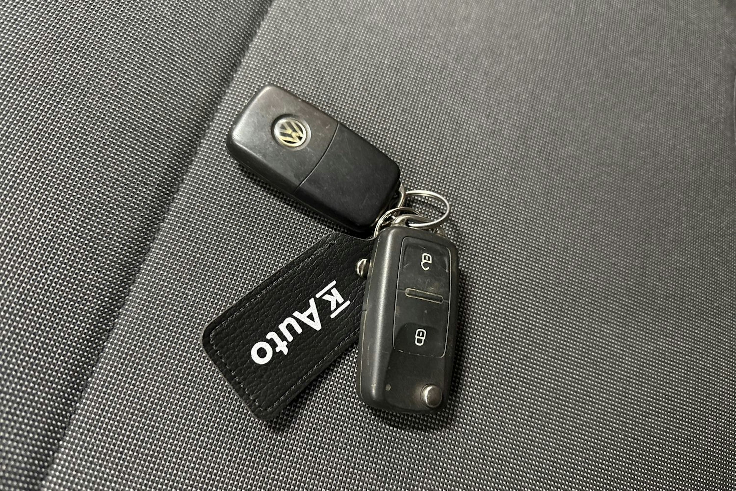 valkoinen Volkswagen Transporter 2019 kuva 19.