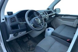 valkoinen Volkswagen Transporter 2019 kuva 3.