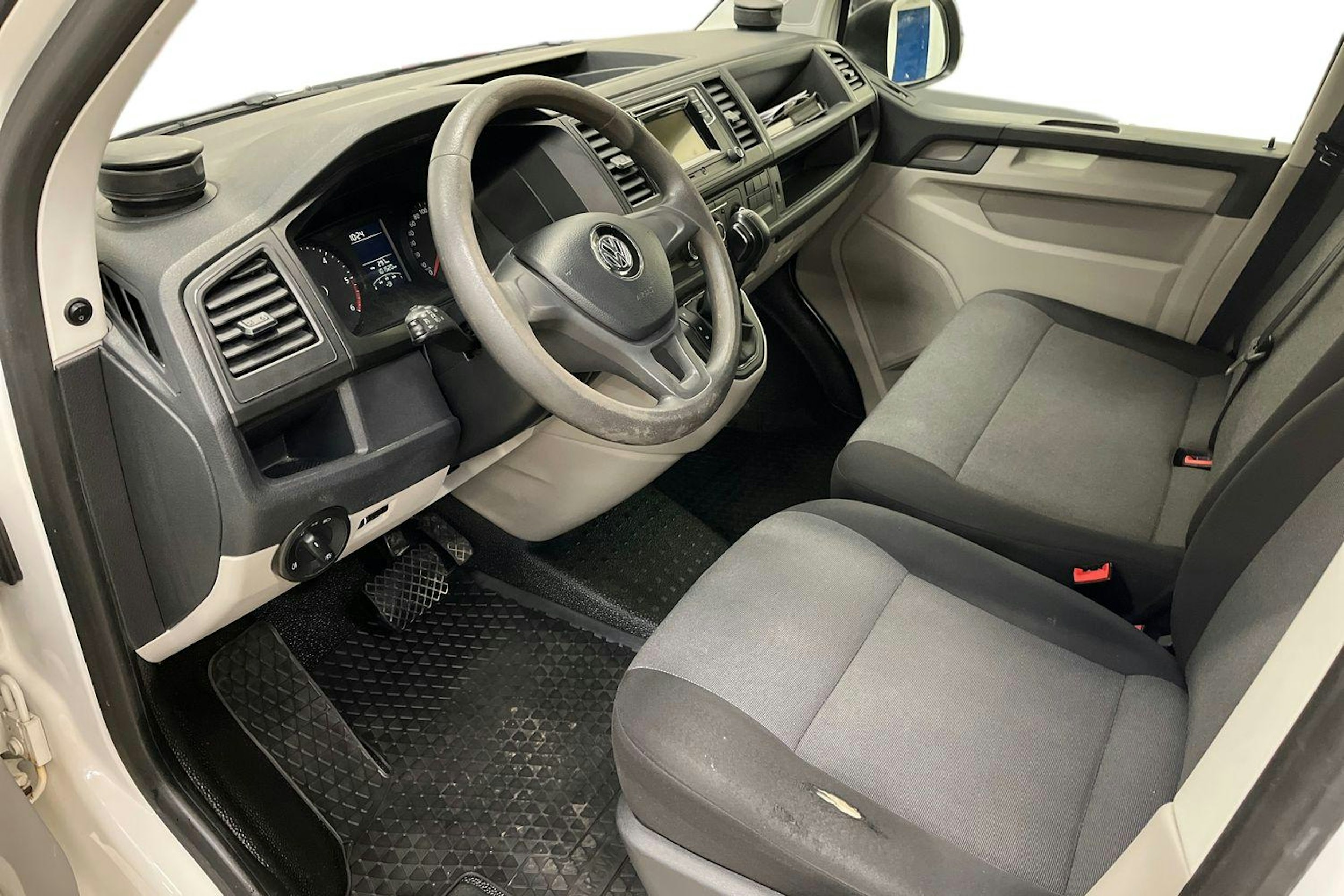 valkoinen Volkswagen Transporter 2019 kuva 8.