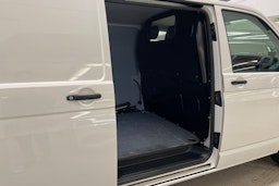 valkoinen Volkswagen Transporter 2019 kuva 15.