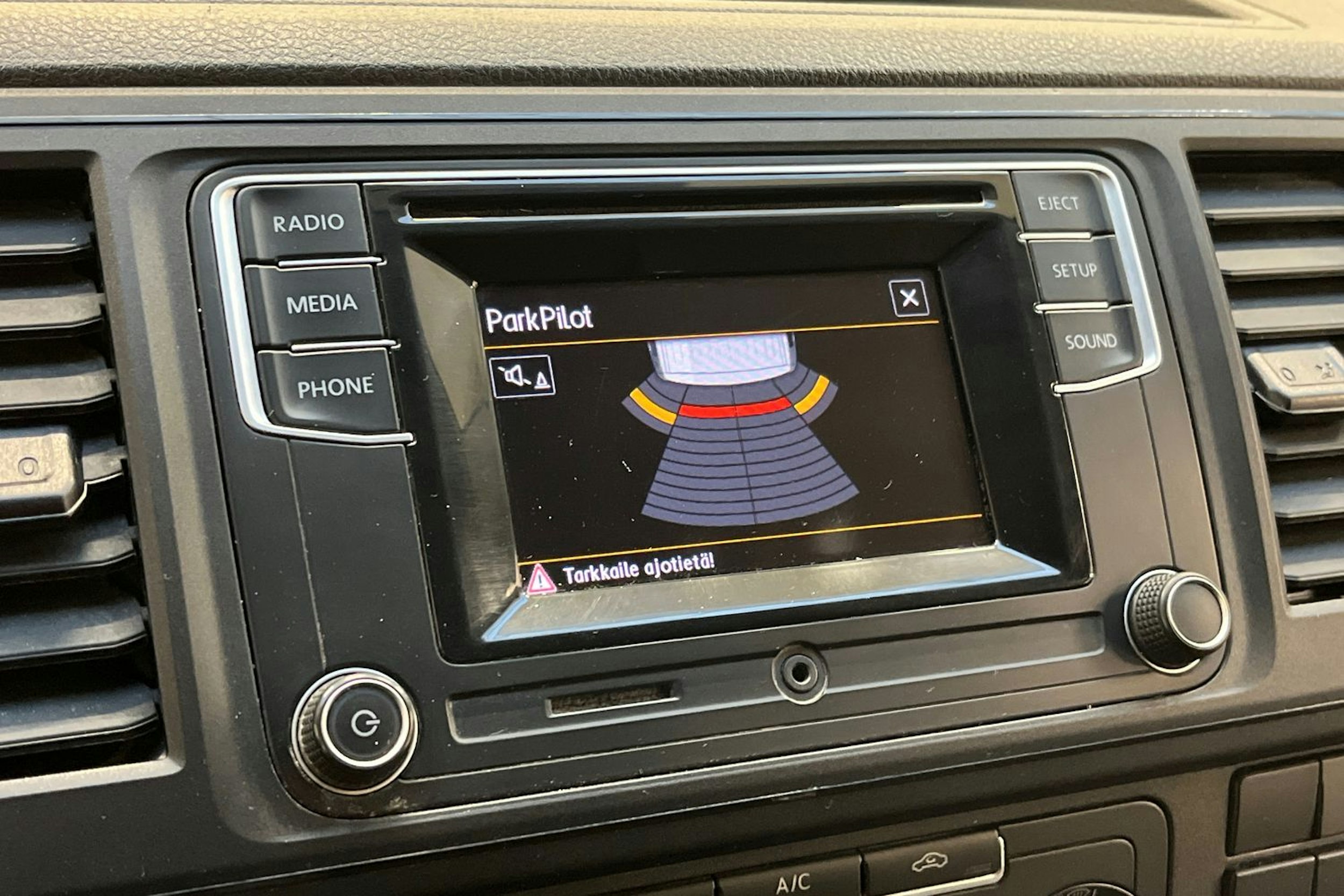 valkoinen Volkswagen Transporter 2019 kuva 19.