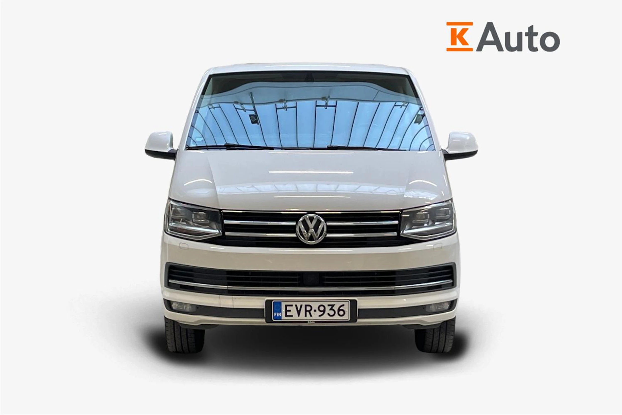 valkoinen Volkswagen Transporter 2019 kuva 5.