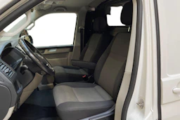 valkoinen Volkswagen Transporter 2019 kuva 8.