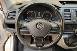 valkoinen Volkswagen Transporter 2019 kuva 19.