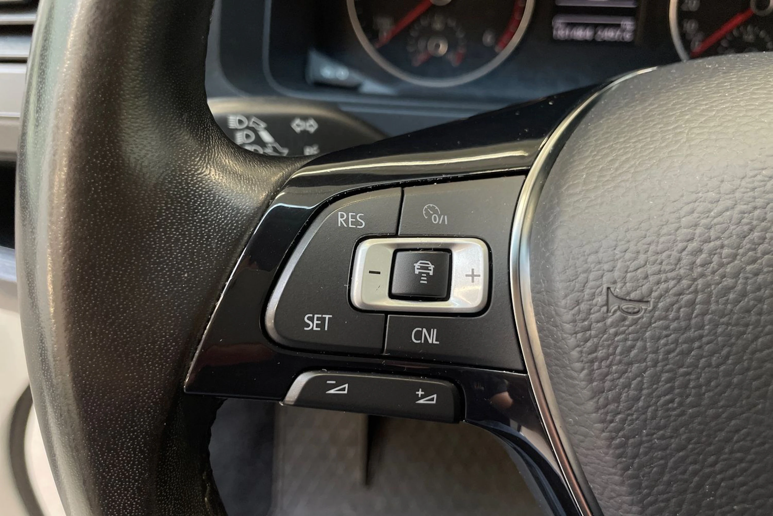 valkoinen Volkswagen Transporter 2019 kuva 20.