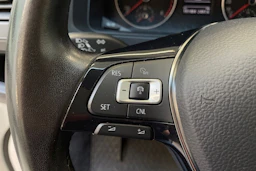 valkoinen Volkswagen Transporter 2019 kuva 20.