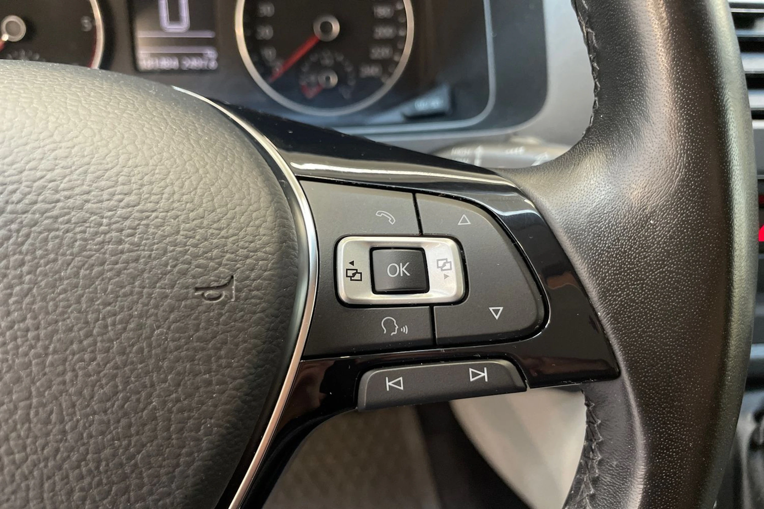 valkoinen Volkswagen Transporter 2019 kuva 21.