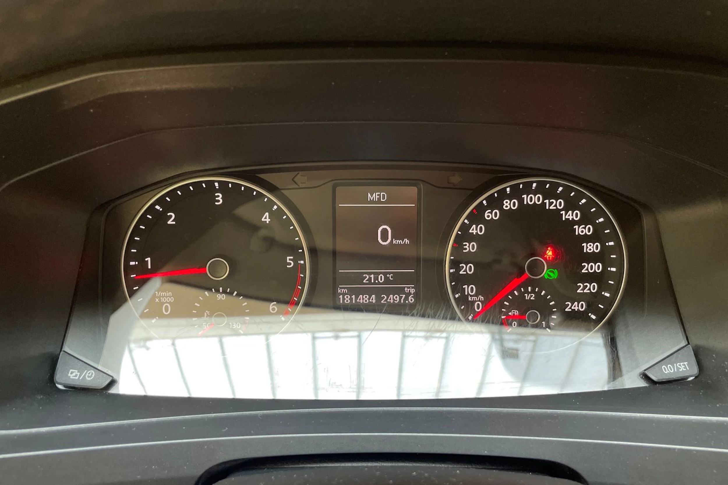 valkoinen Volkswagen Transporter 2019 kuva 22.