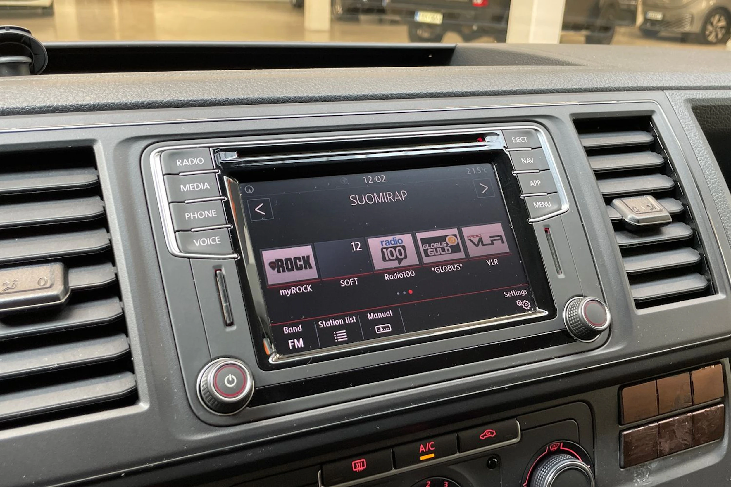 valkoinen Volkswagen Transporter 2019 kuva 23.