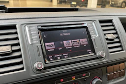 valkoinen Volkswagen Transporter 2019 kuva 23.