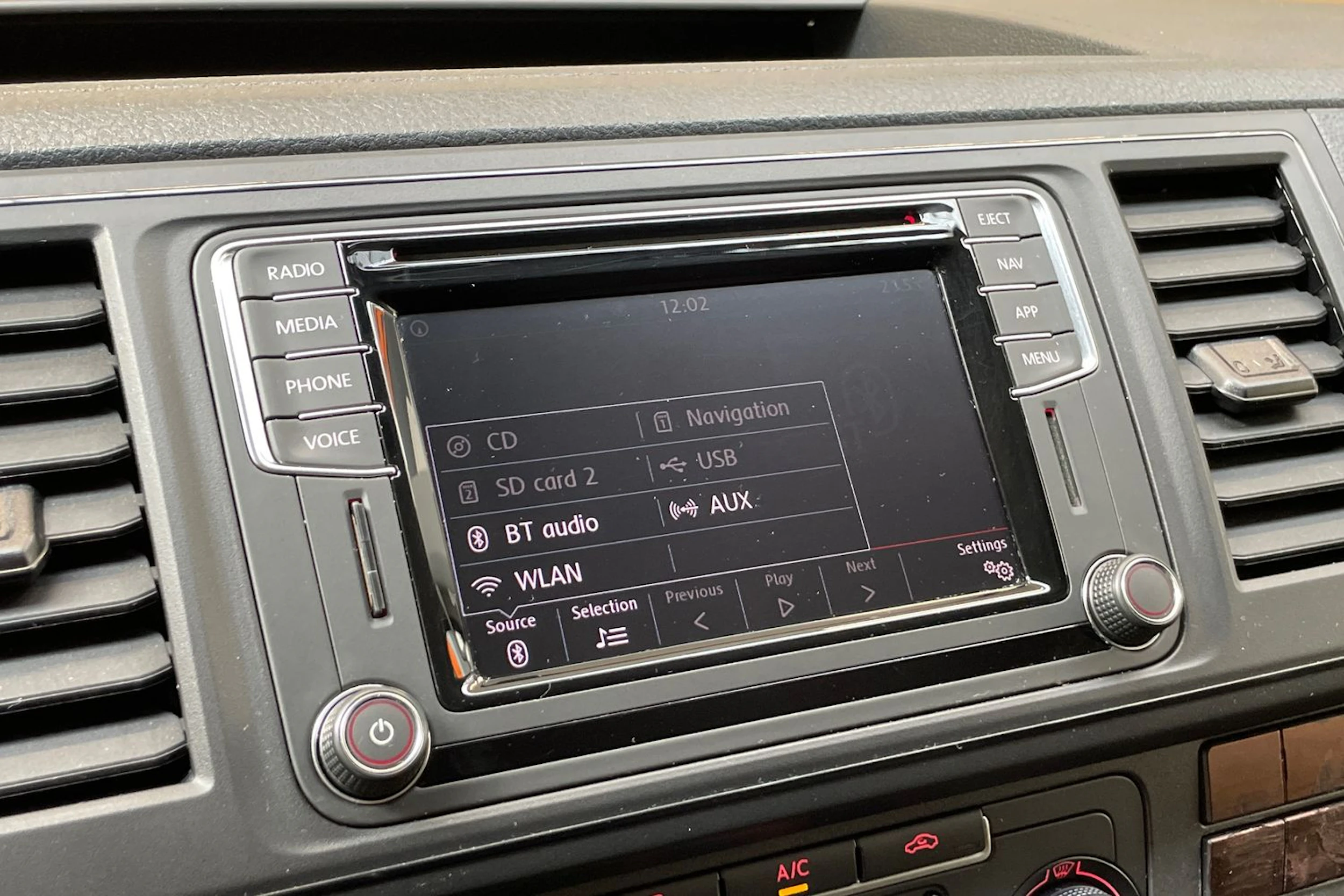 valkoinen Volkswagen Transporter 2019 kuva 24.