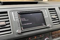 valkoinen Volkswagen Transporter 2019 kuva 25.