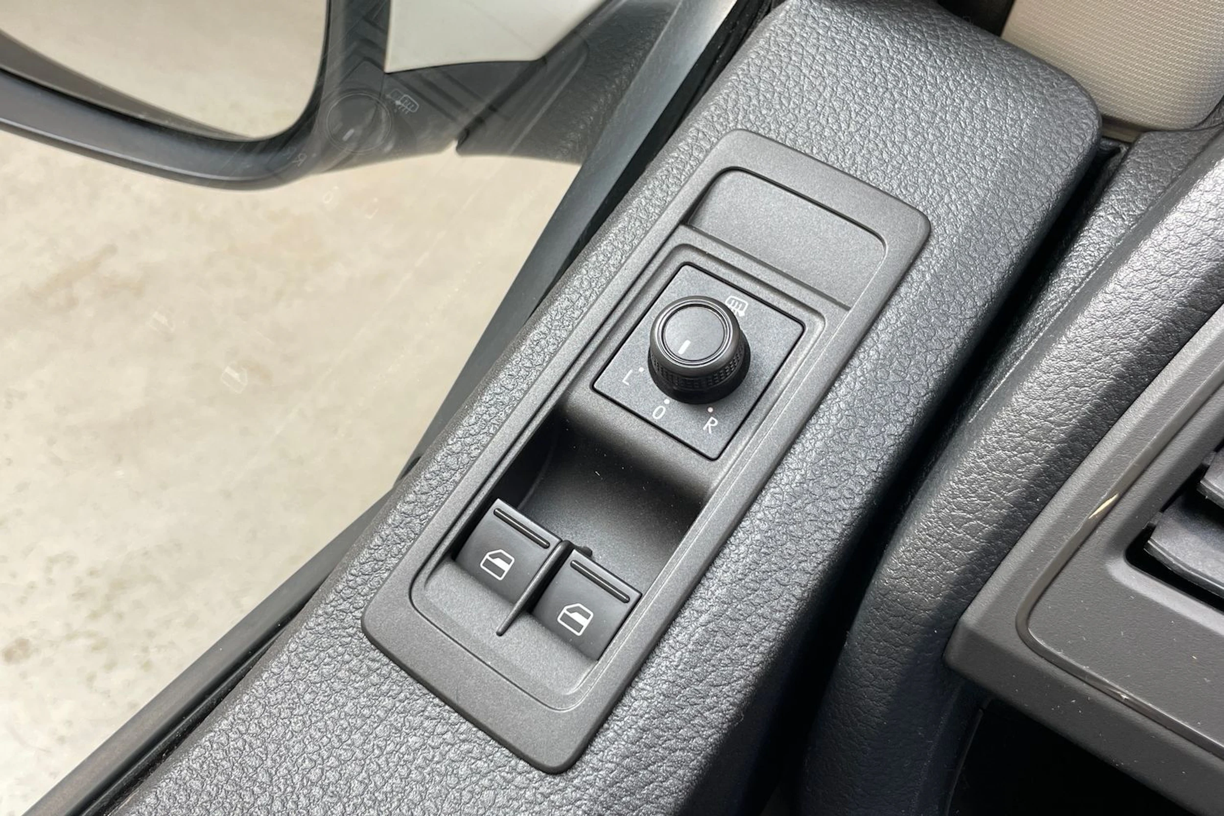 valkoinen Volkswagen Transporter 2019 kuva 32.