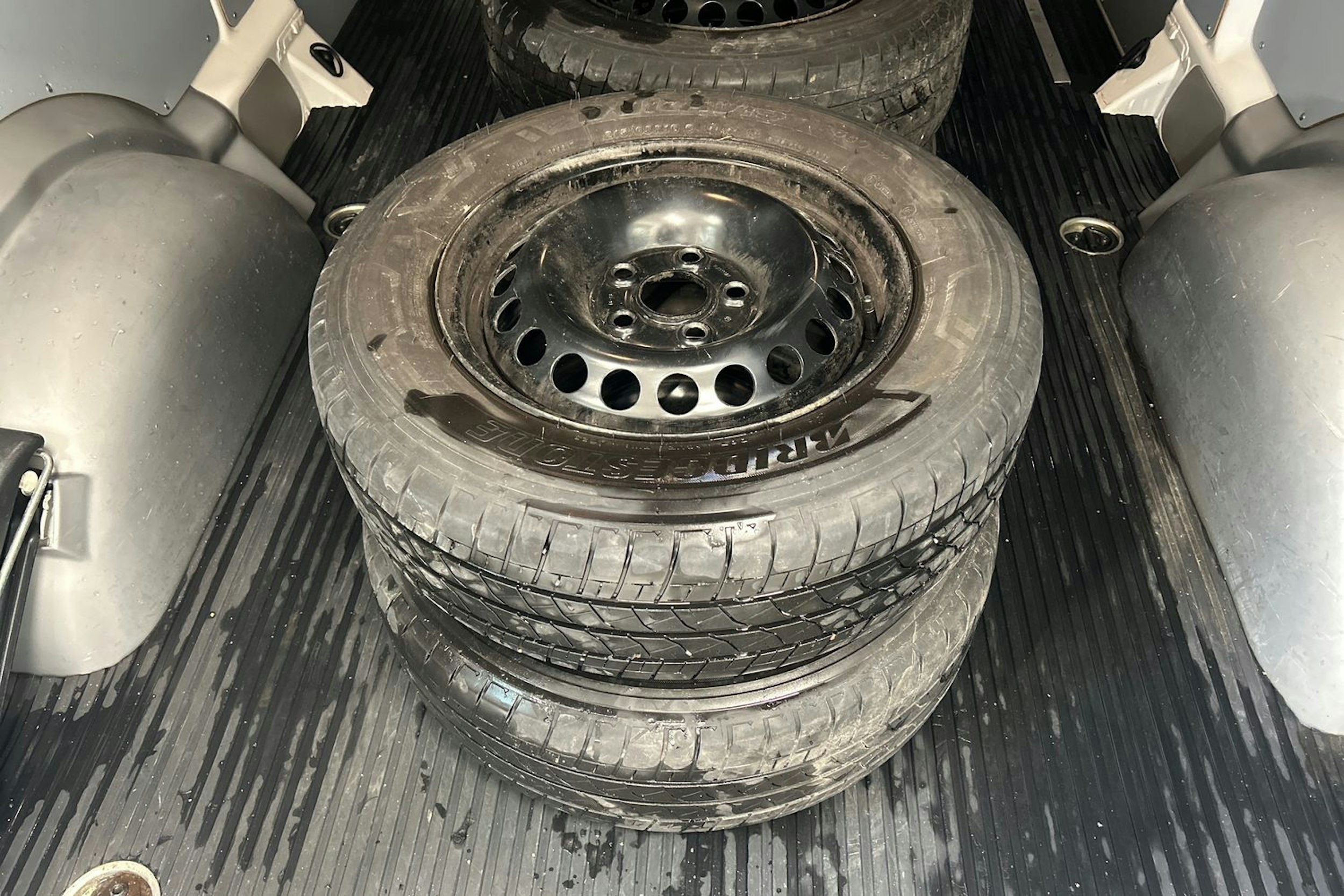 valkoinen Volkswagen Transporter 2019 kuva 13.