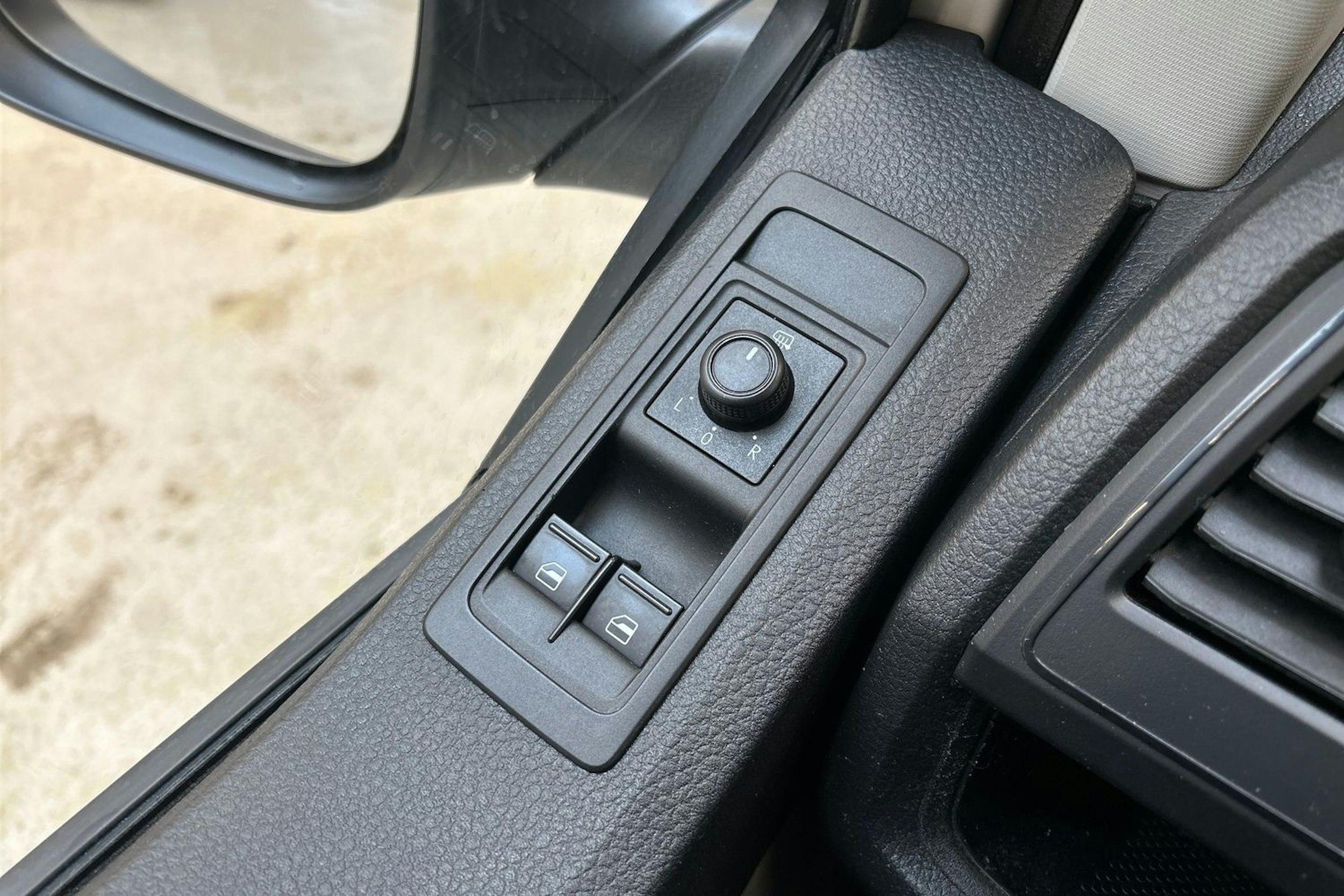 valkoinen Volkswagen Transporter 2019 kuva 18.