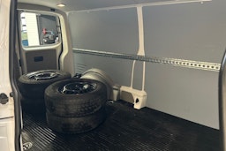 valkoinen Volkswagen Transporter 2019 kuva 21.