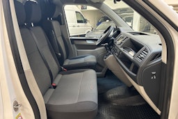 valkoinen Volkswagen Transporter 2019 kuva 22.