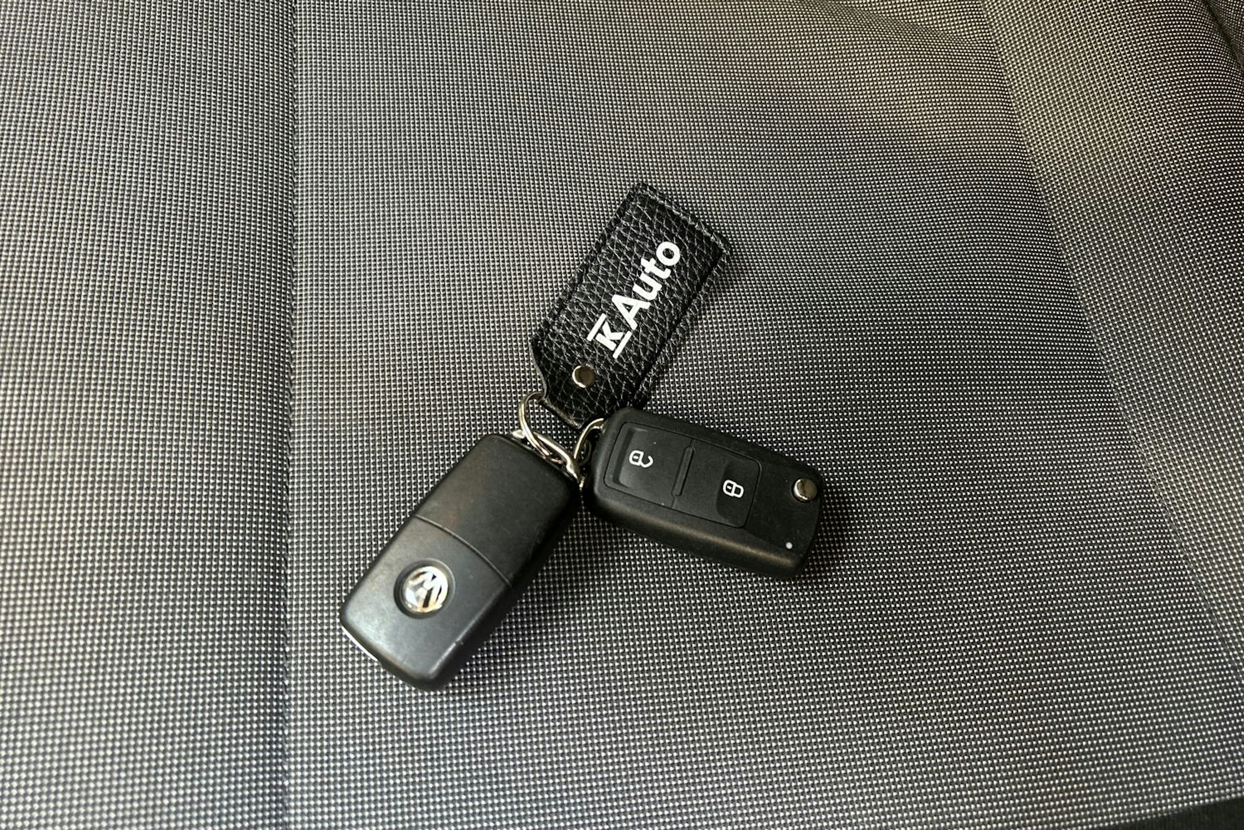 valkoinen Volkswagen Transporter 2019 kuva 23.