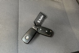 valkoinen Volkswagen Transporter 2019 kuva 23.