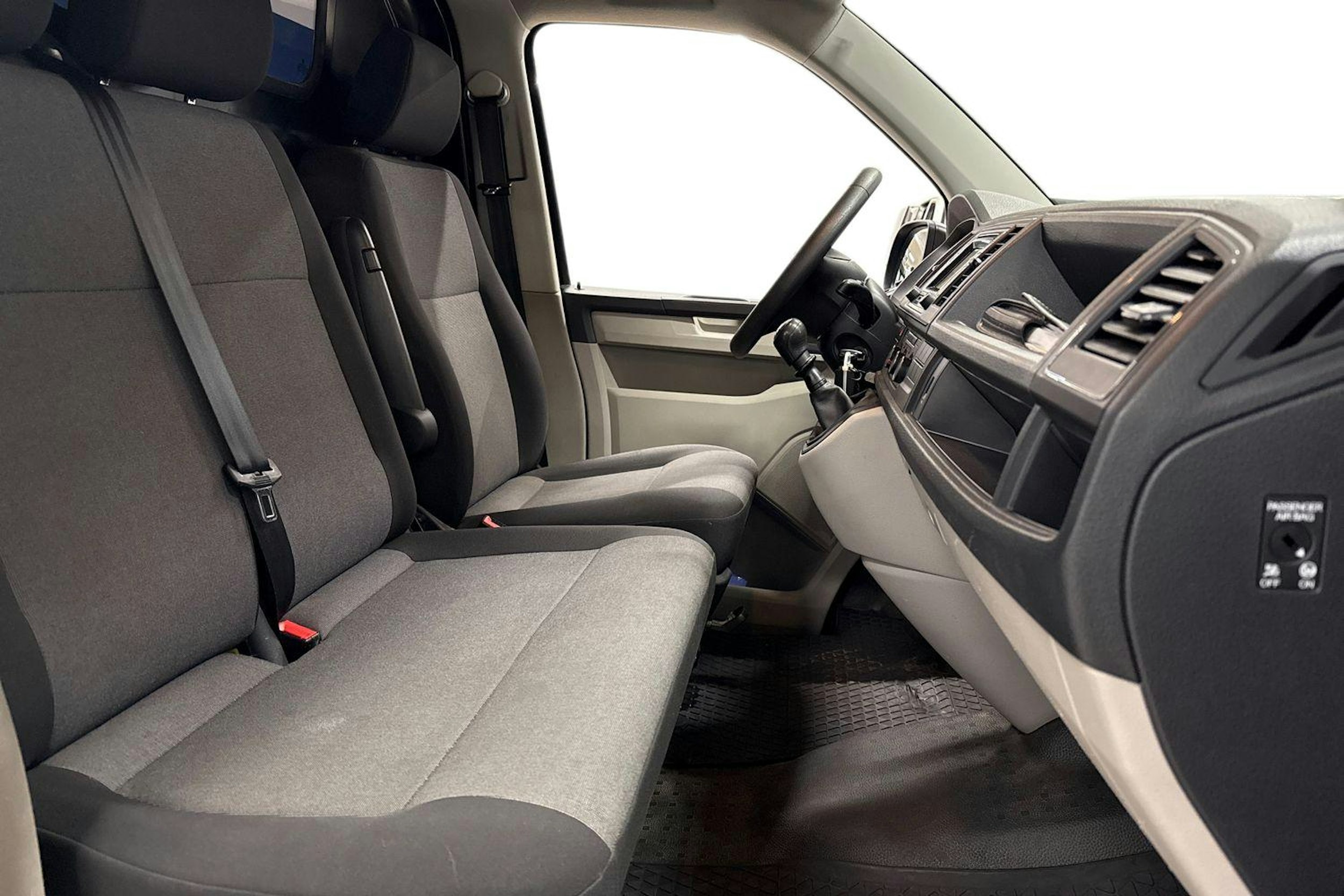 sininen Volkswagen Transporter 2019 kuva 11.